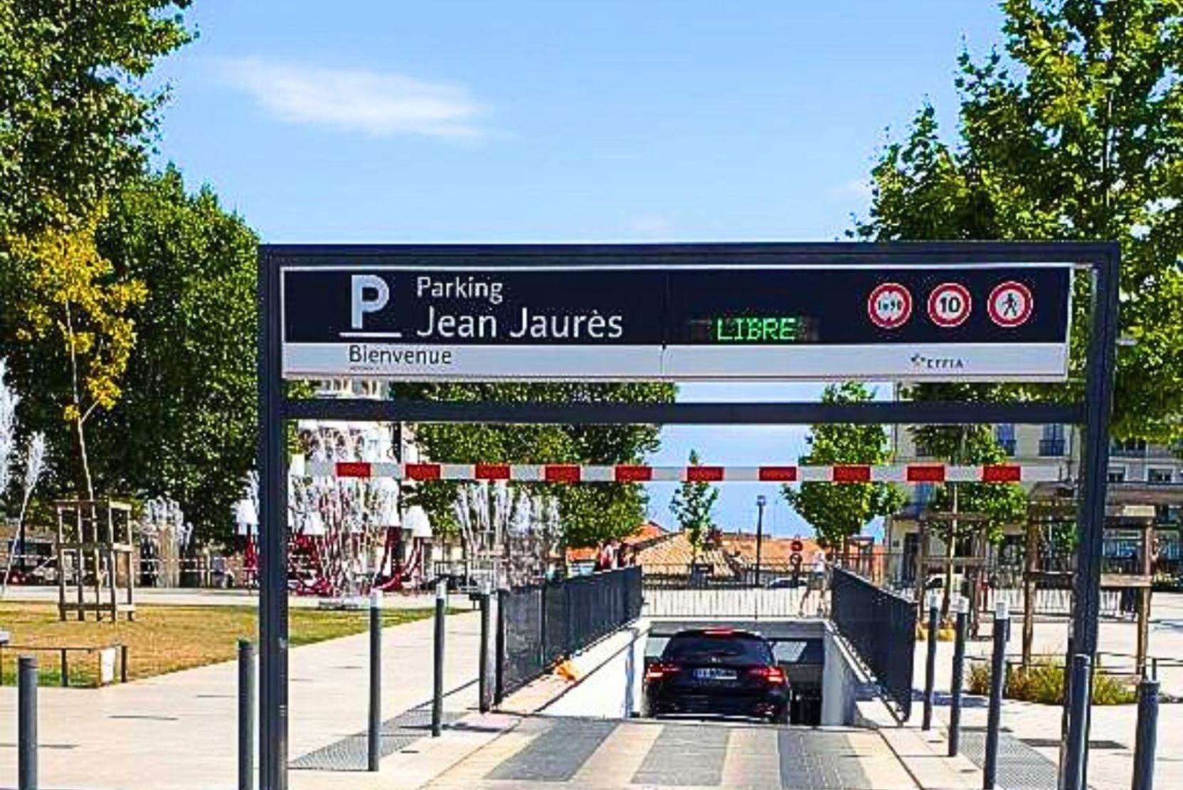 Апартаменти Centre Historique - Free Parking - Self Checkin - Wifi - Industriel - SleepntripБезьє Екстер'єр фото